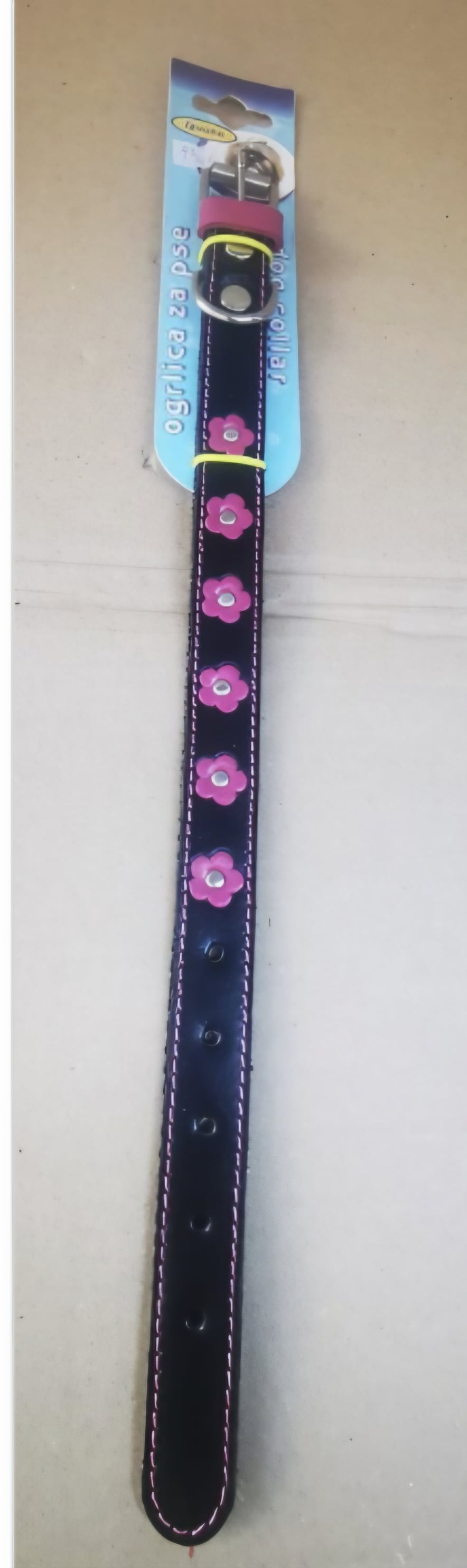 Usnjena ovratnica za psa s cvetovi